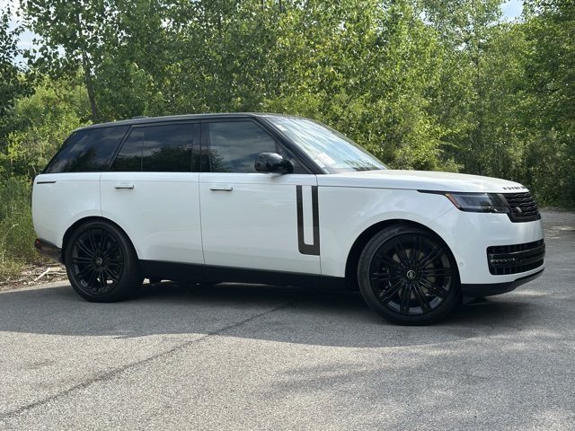 2025 Land Rover Range Rover SE photo 4
