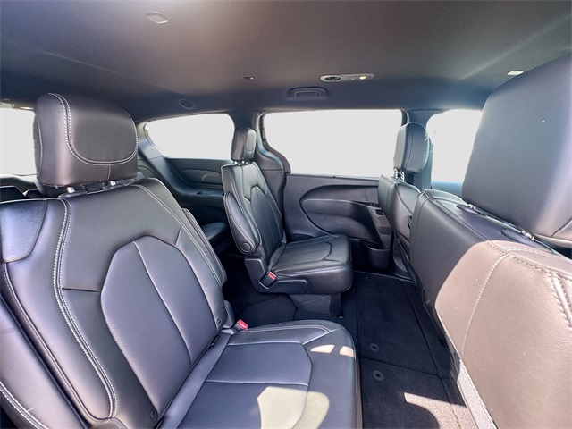 2025 Chrysler Voyager LX photo 25