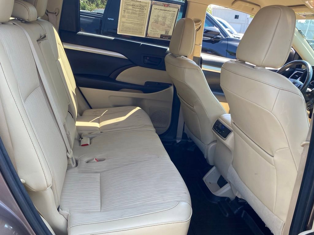 2017 Toyota Highlander LE Plus photo 14