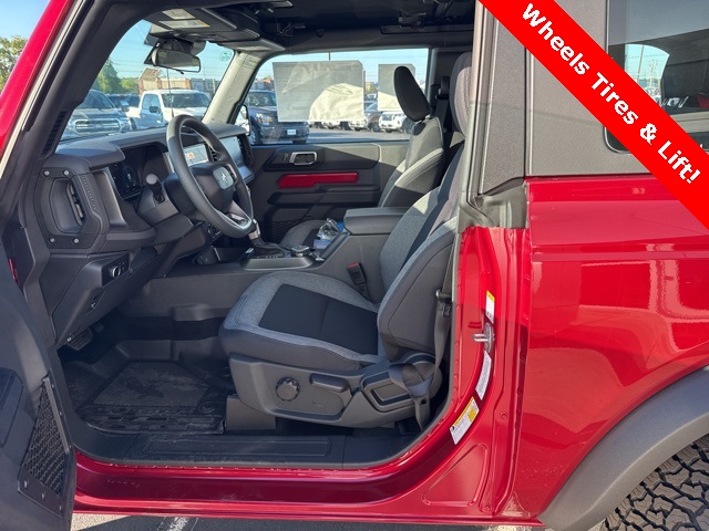 2025 Ford Bronco Base photo 11