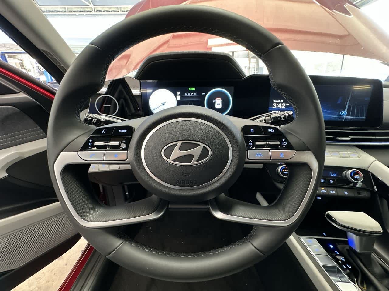 2025 Hyundai Elantra Limited photo 13
