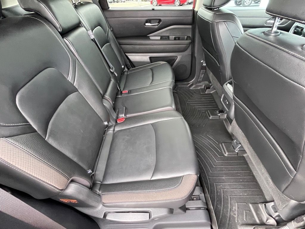 2024 Nissan Pathfinder SL photo 25