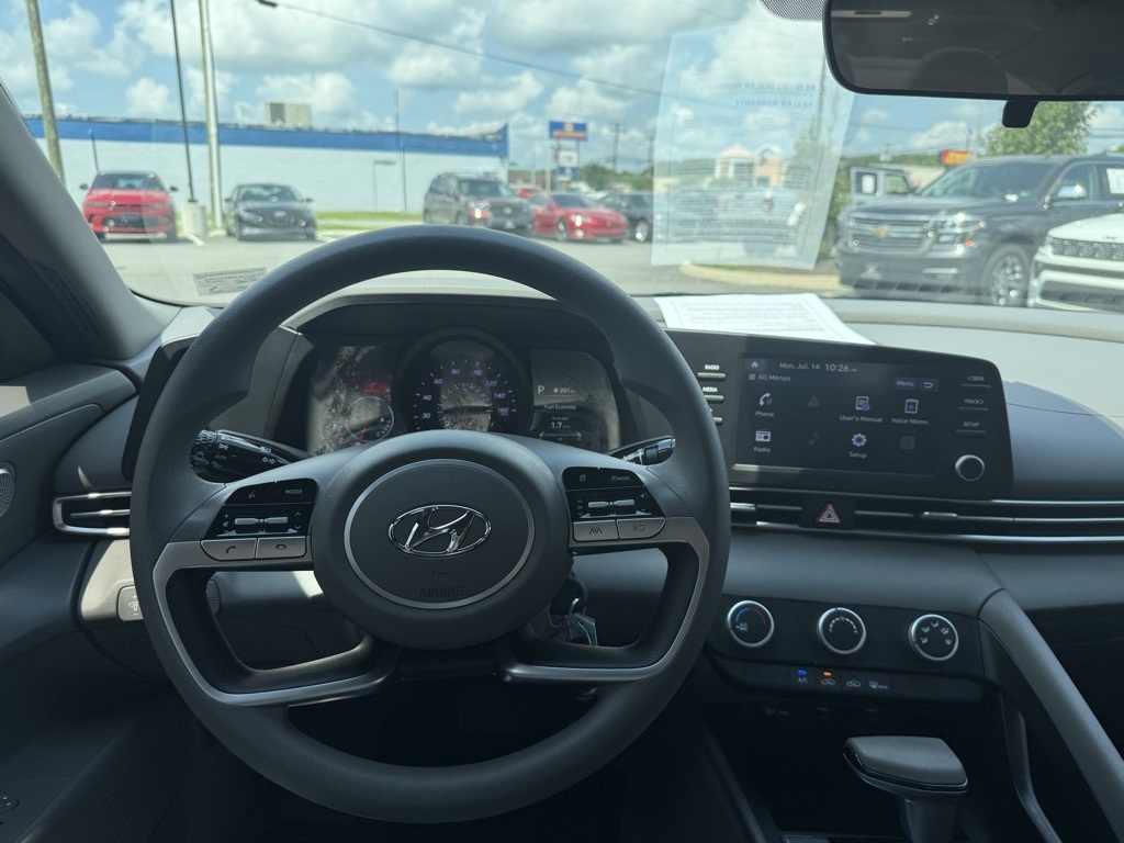 2022 Hyundai Elantra SE photo 13