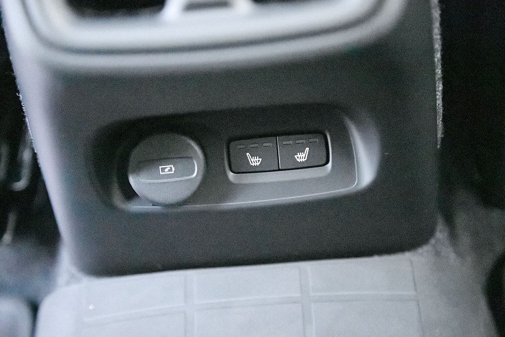 2026 VOLVO XC40 - Image 22