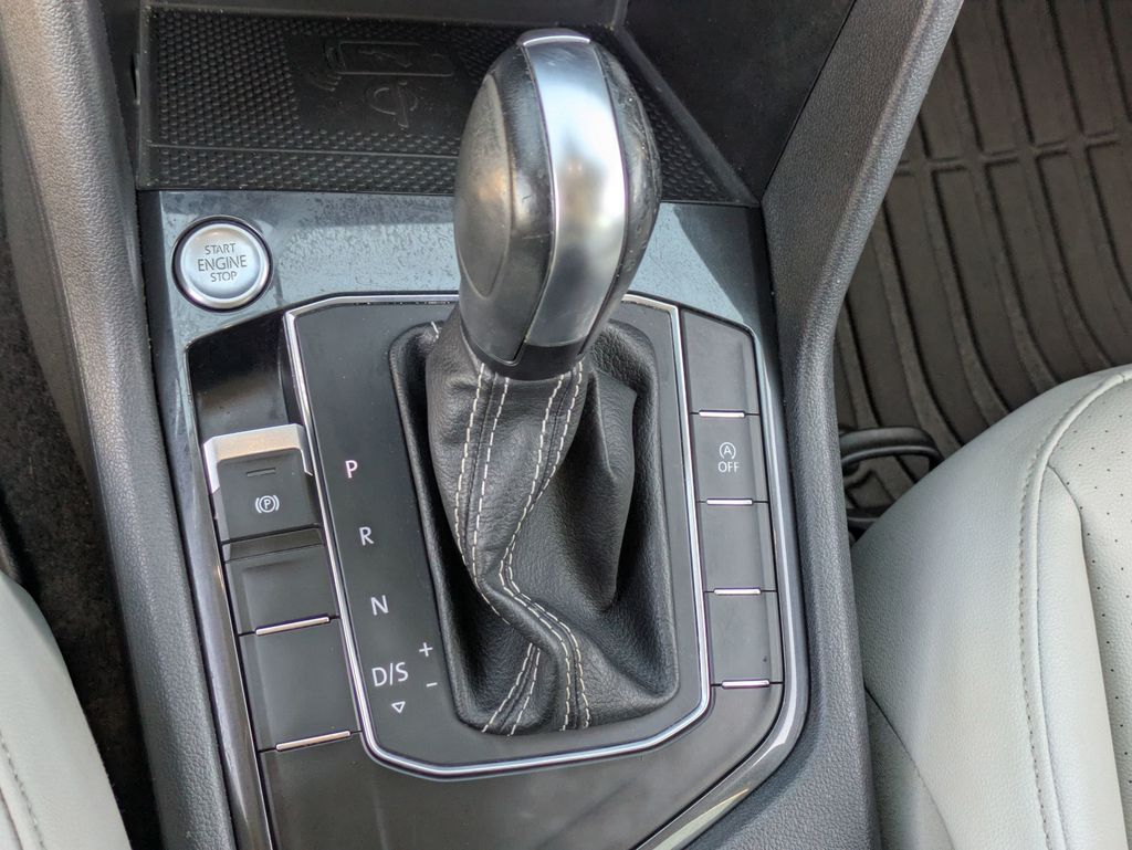 2021 Volkswagen Tiguan SE photo 18