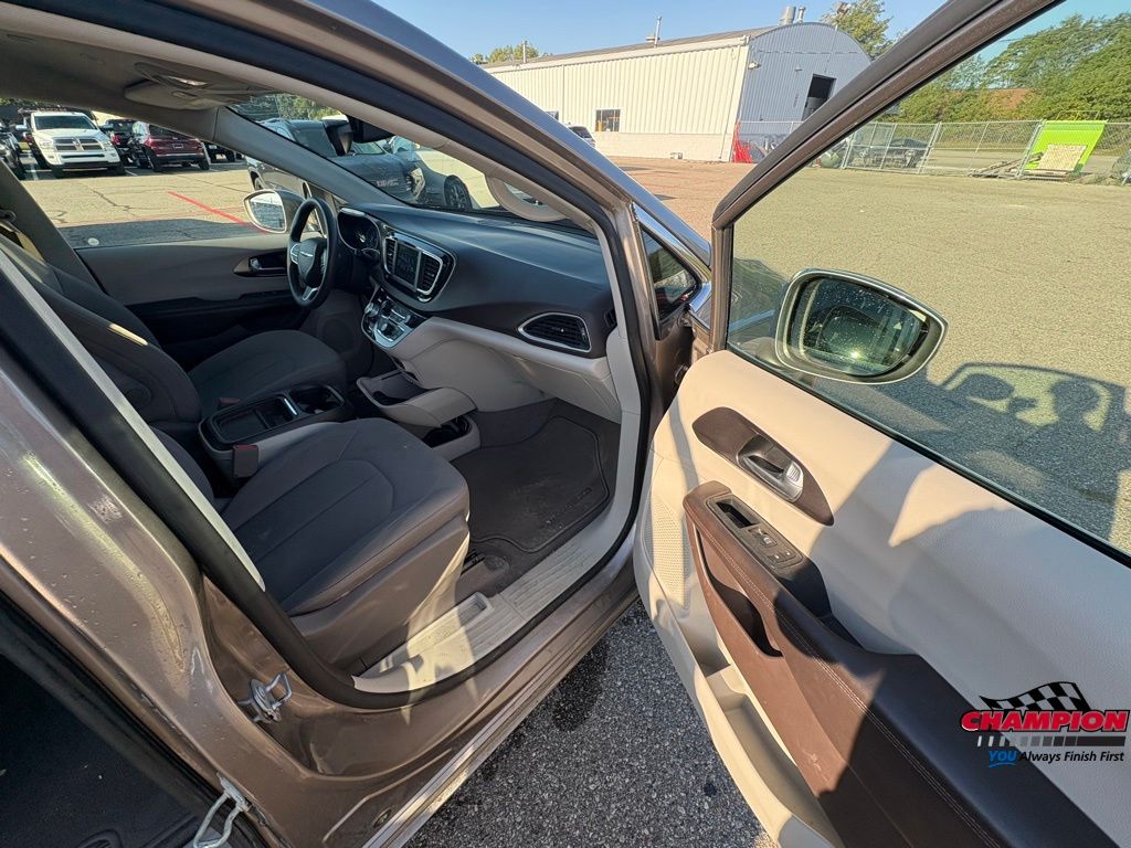 2018 Chrysler Pacifica Touring Plus photo 14
