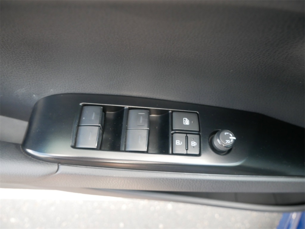 2025 Toyota Camry SE photo 15