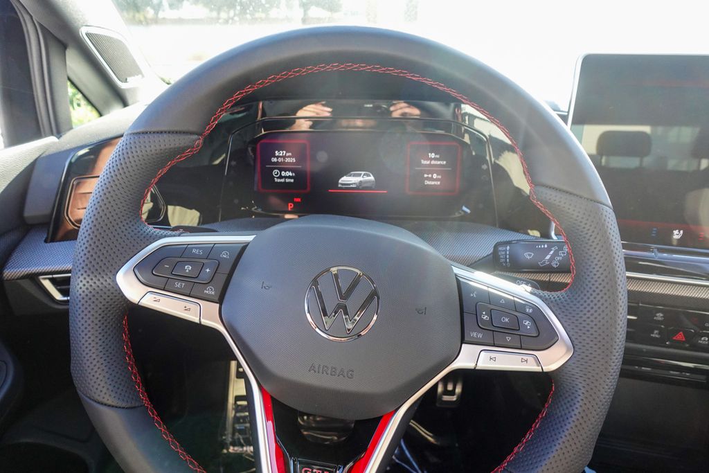 2025 Volkswagen Golf GTI Autobahn photo 7