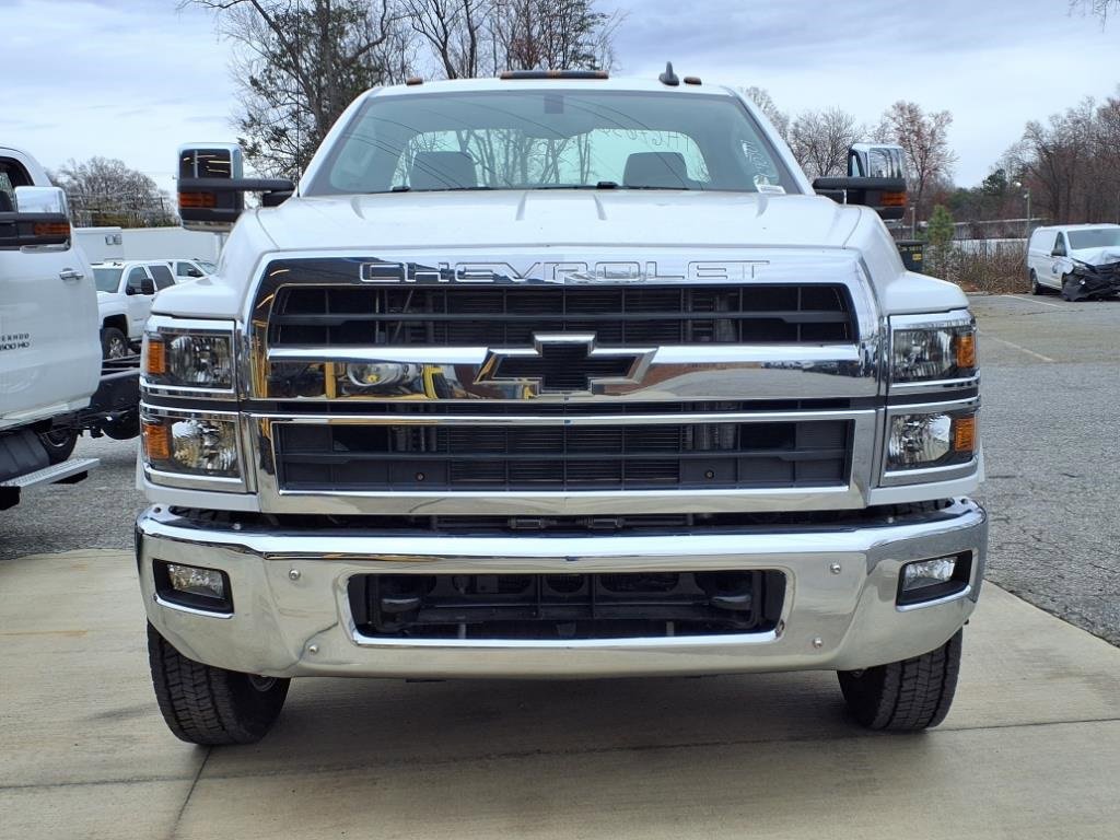 2023 Chevrolet Silverado 6500HD Work Truck photo 2