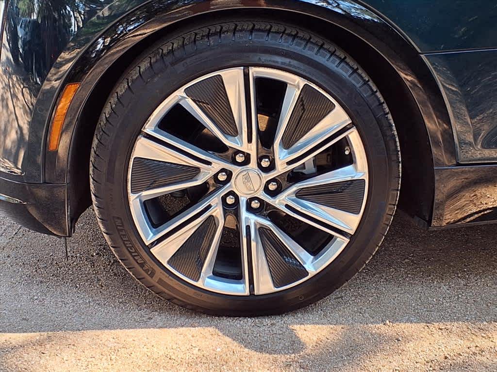 2024 Cadillac Lyriq Luxury photo 7