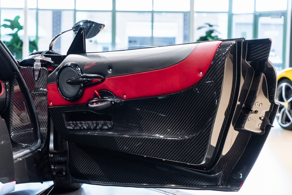 2017 Pagani Huayra photo 35