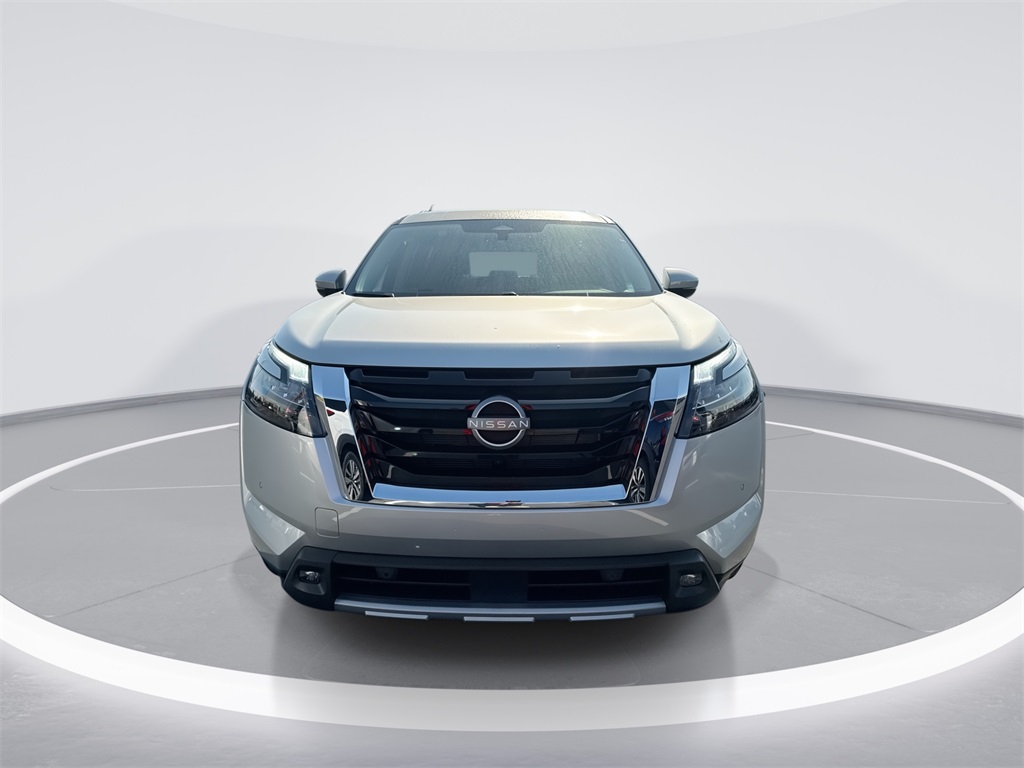 2025 Nissan Pathfinder SL photo 3