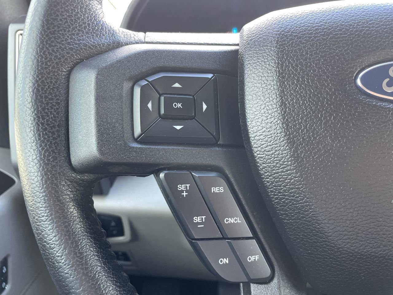 2015 Ford F-150 XLT photo 24