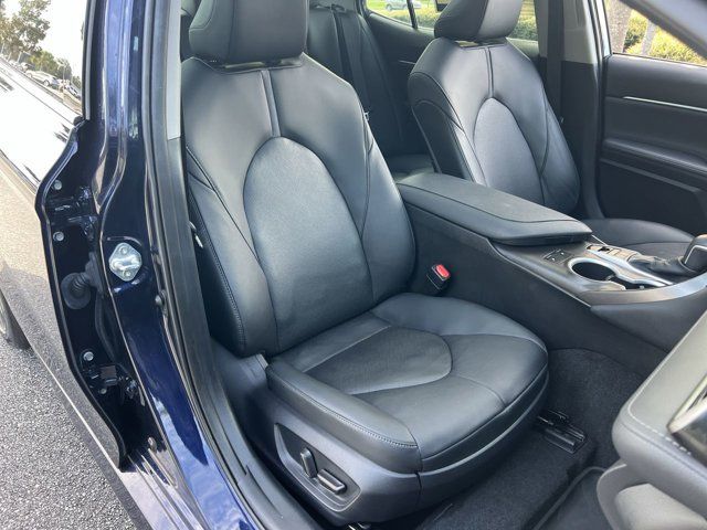 2022 Toyota Camry XLE photo 16
