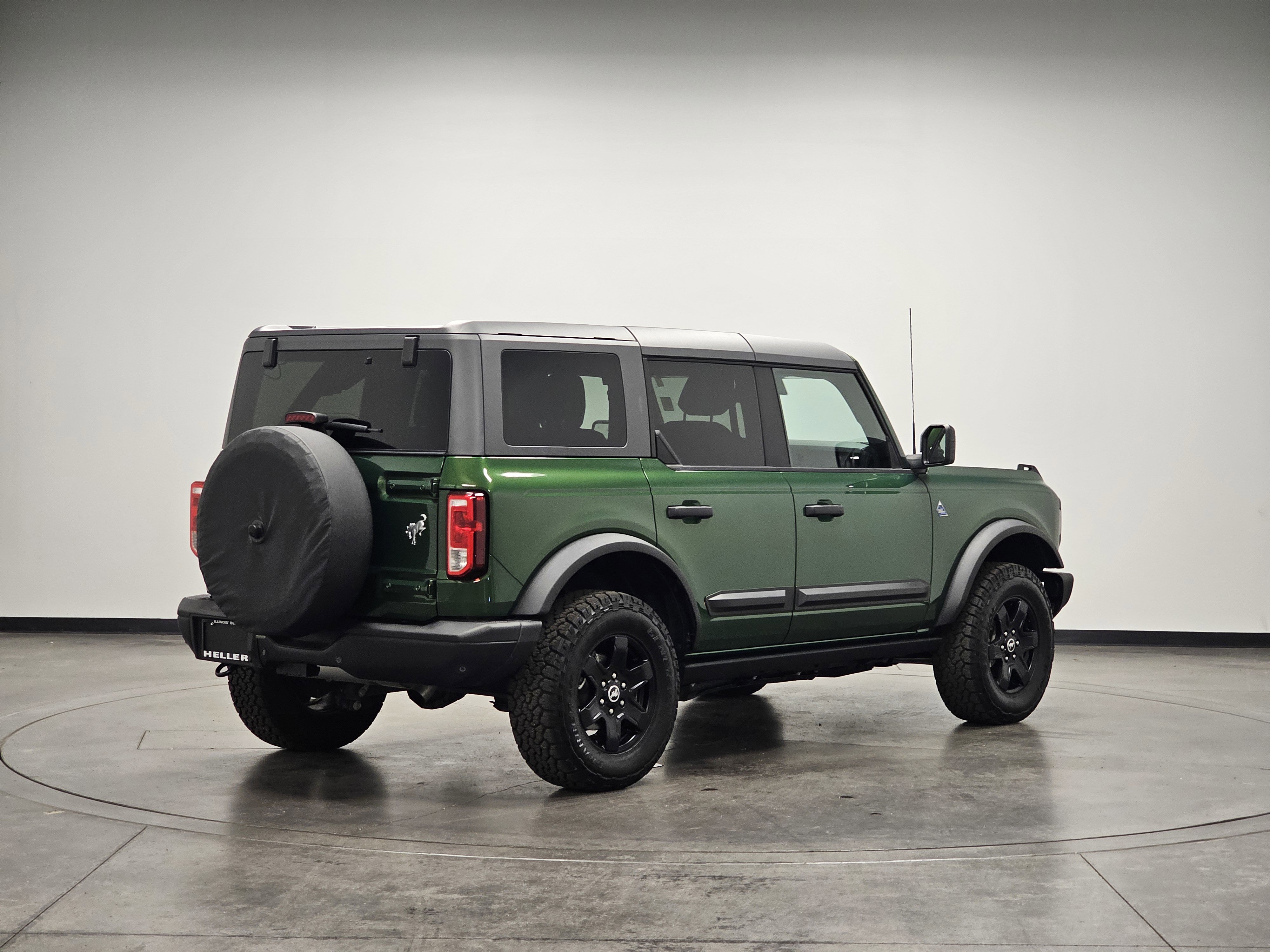 2024 Ford Bronco Black Diamond photo 7