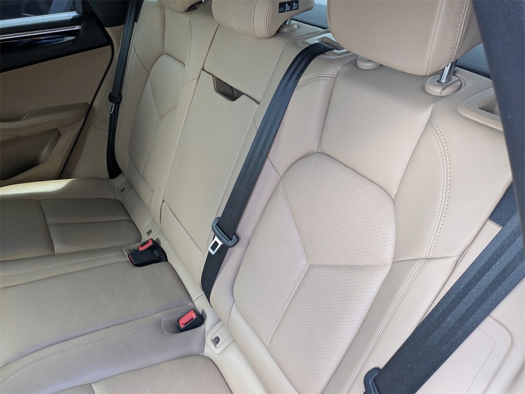 2020 Porsche Macan Base photo 11