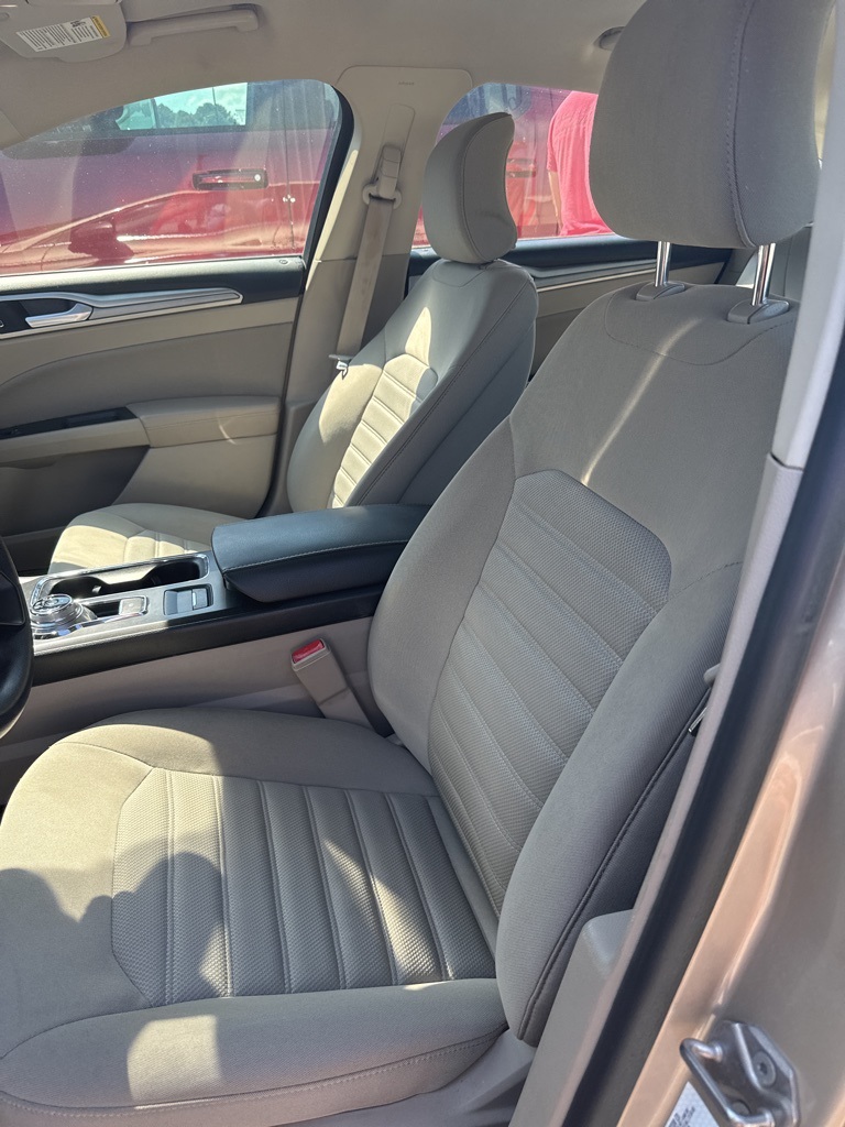 2019 Ford Fusion SE photo 9
