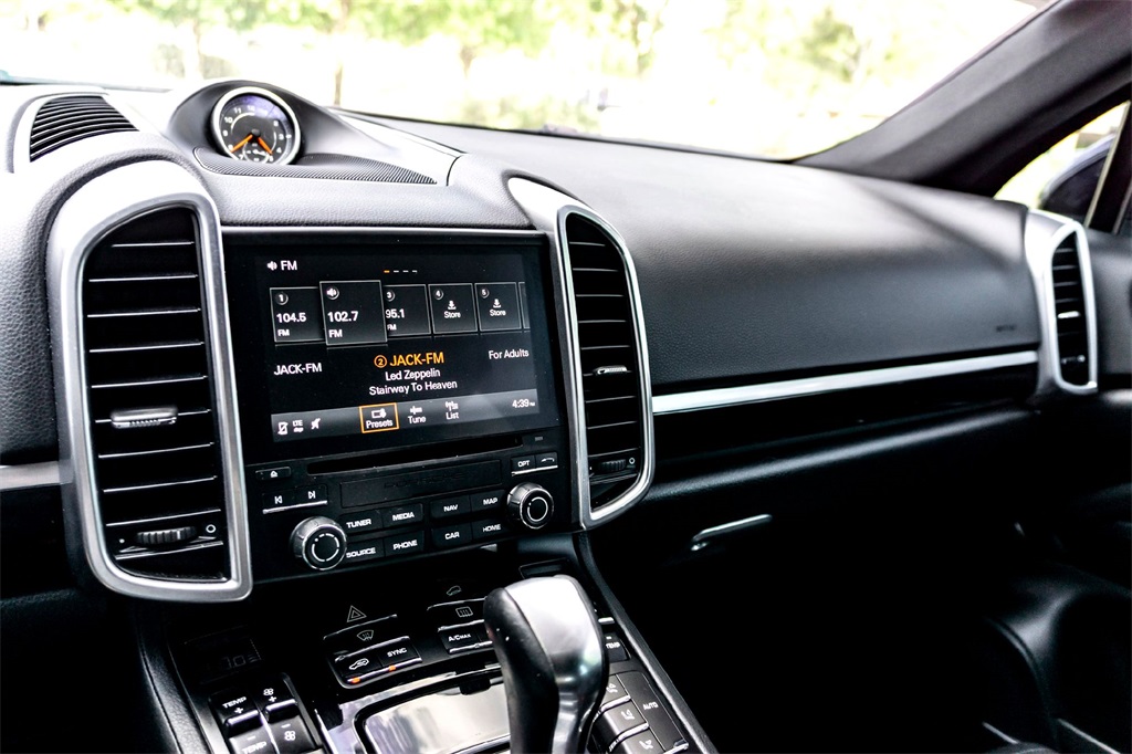 2018 Porsche Cayenne Base photo 22