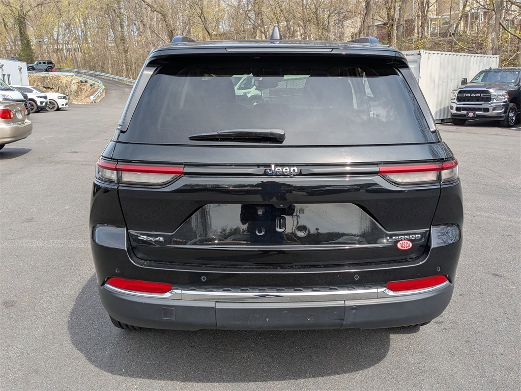 2022 Jeep Grand Cherokee Laredo photo 4