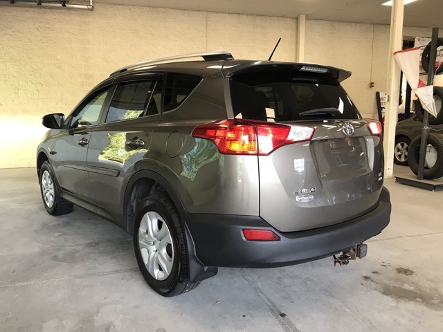 2015 Toyota RAV4 LE photo 5
