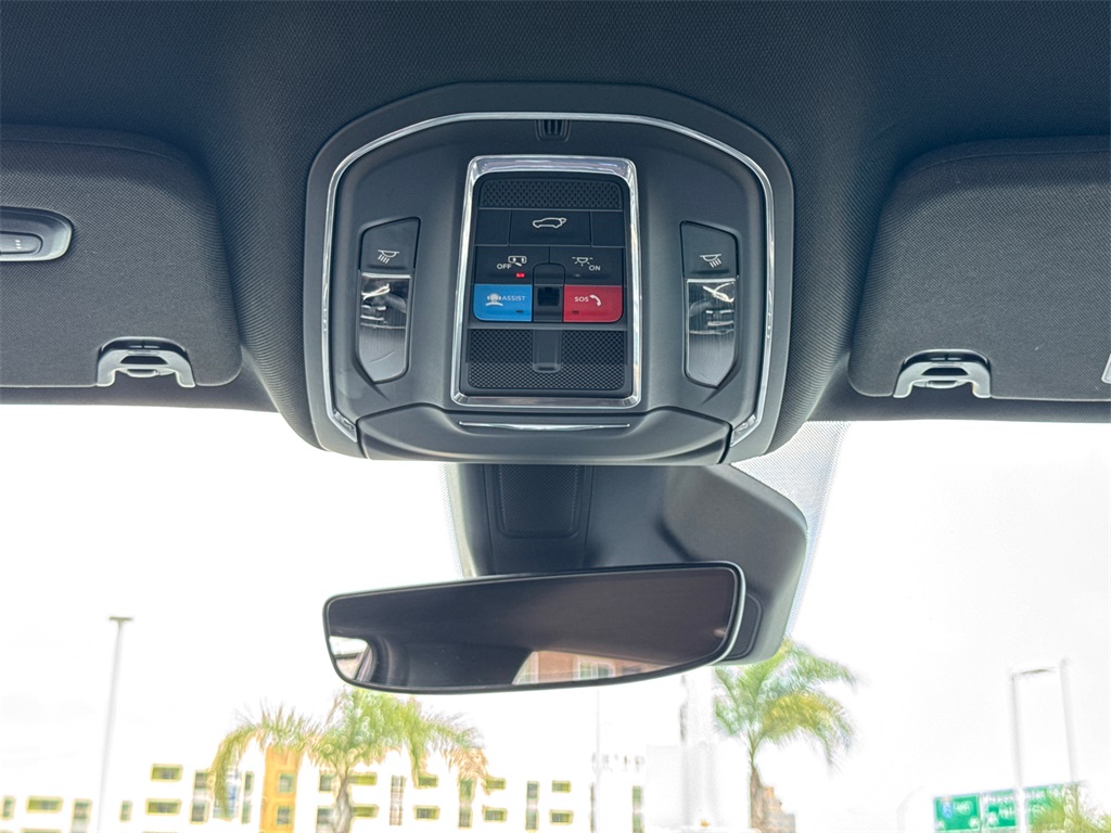 2023 Jeep Wagoneer L Series II photo 24