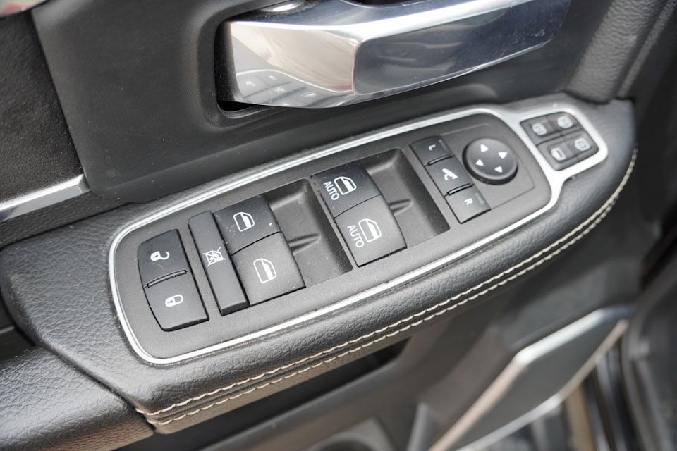 2024 Ram 3500 Laramie photo 25