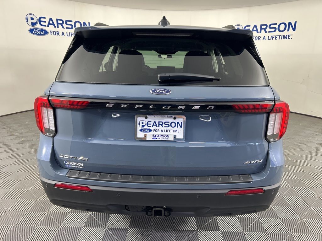 2025 Ford Explorer photo 5