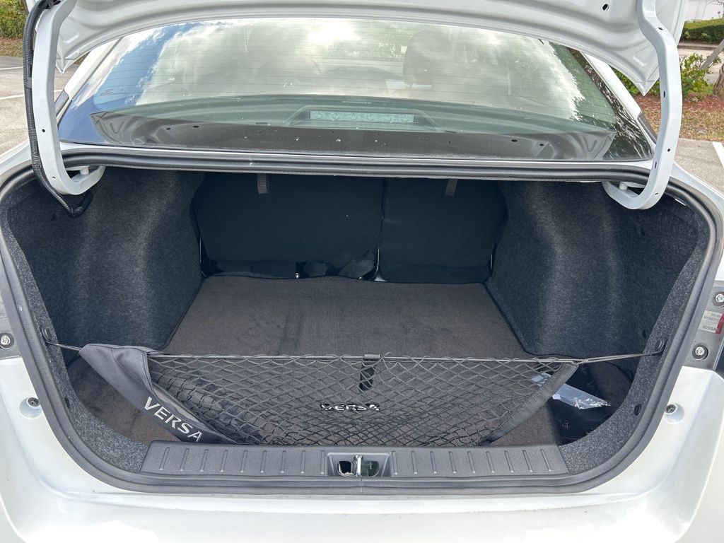 2025 Nissan Versa SV photo 35