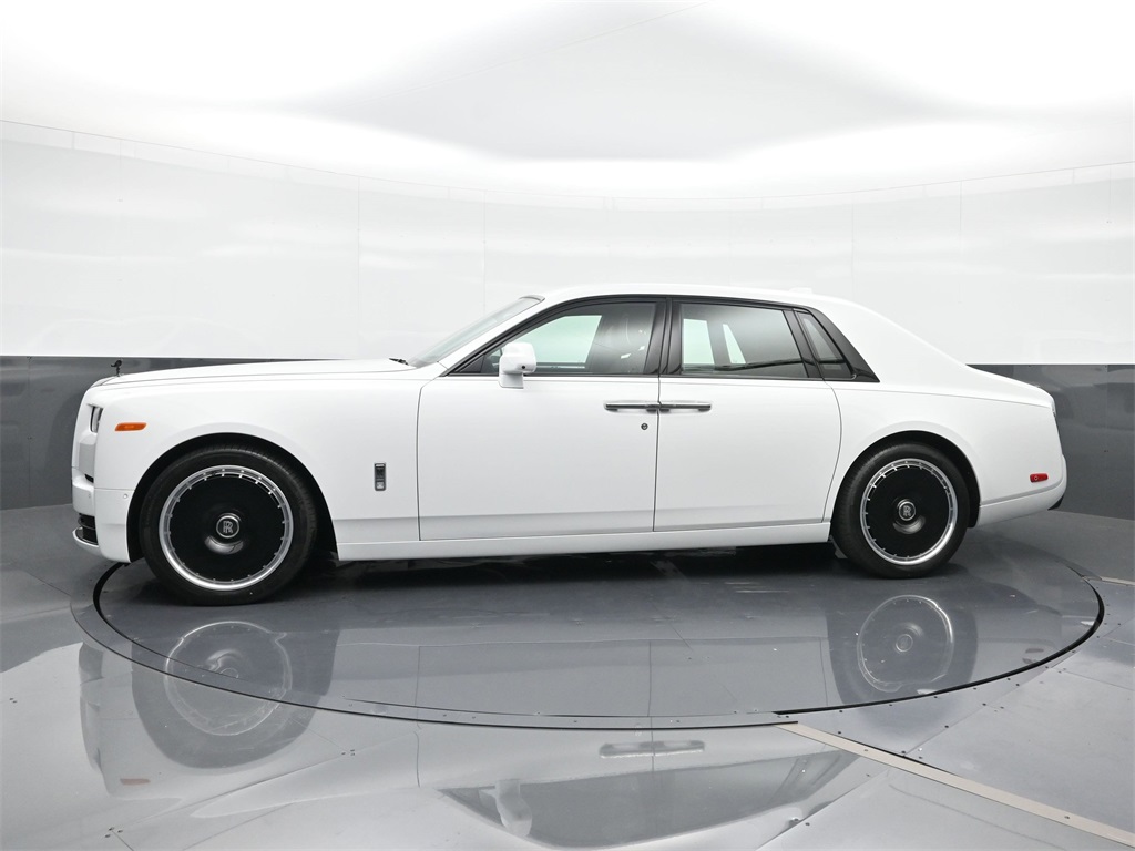 2025 Rolls Royce Phantom RR photo 3