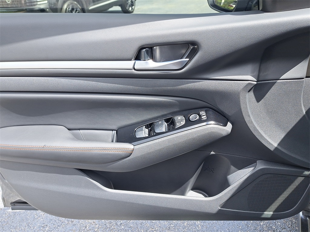 2025 Nissan Altima 2.5 SR photo 21