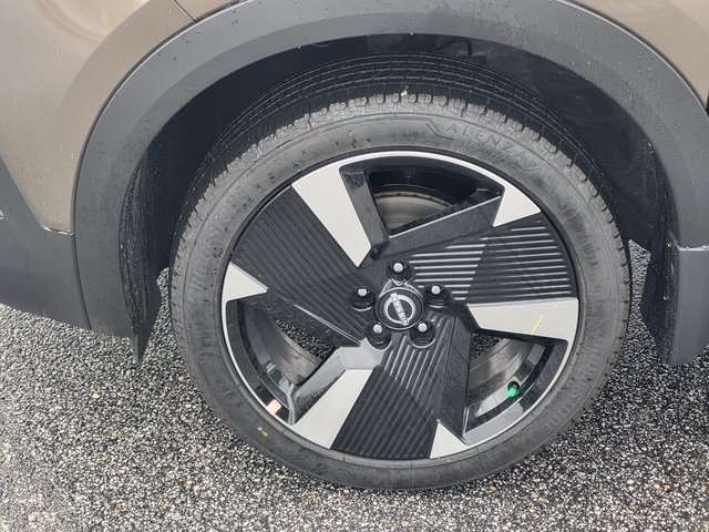 2026 Nissan Kicks SR photo 4