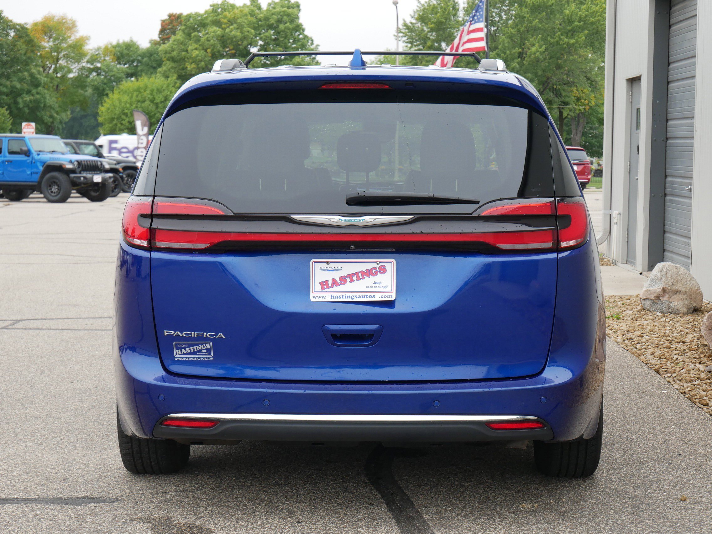2021 Chrysler Pacifica Hybrid Touring L photo 3