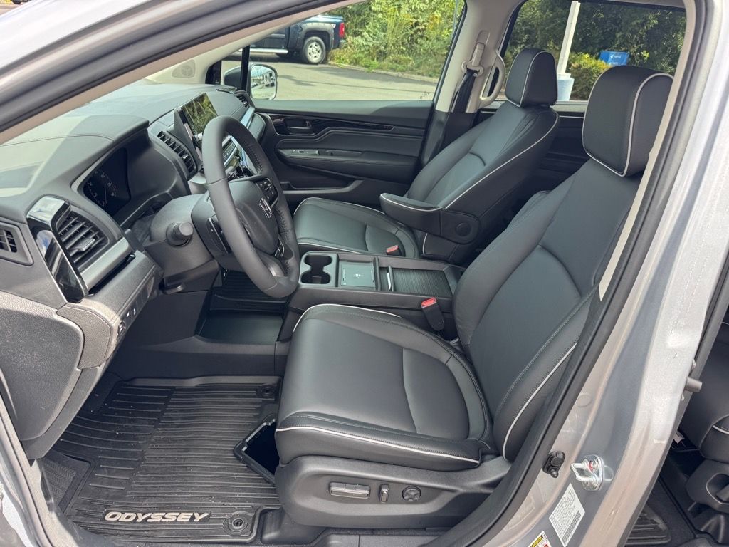 2026 Honda Odyssey Touring photo 4