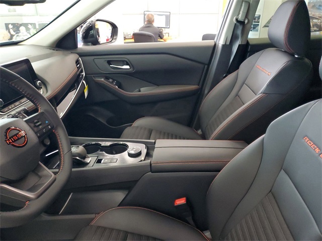 2025 Nissan Rogue SV photo 7