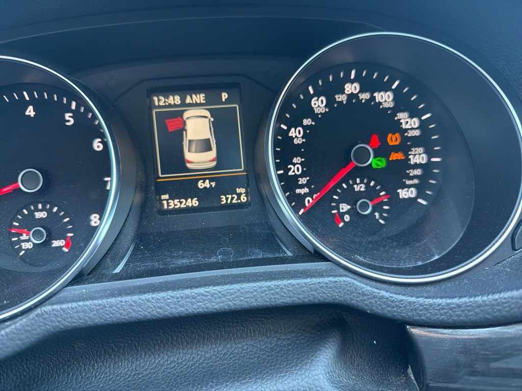 2017 Volkswagen Passat SEL Premium photo 2