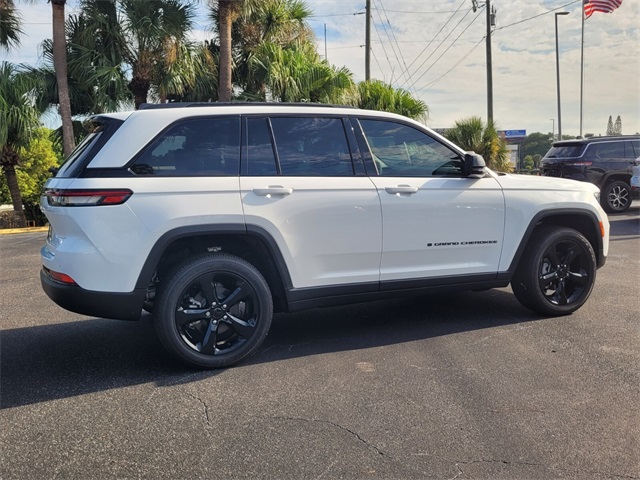 2025 Jeep Grand Cherokee Altitude photo 7