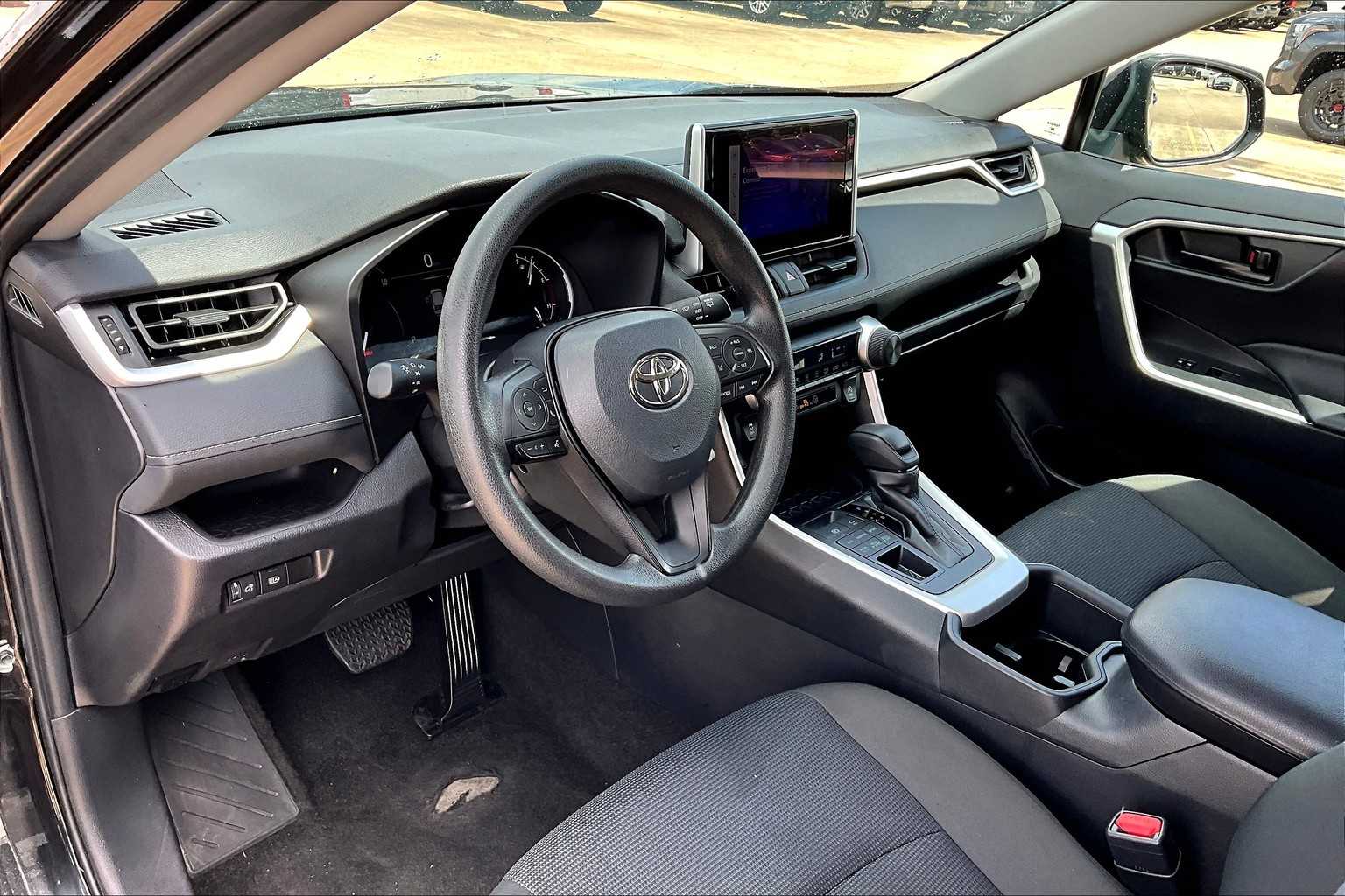 2024 Toyota RAV4 LE photo 16