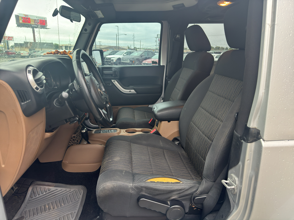 2012 Jeep Wrangler Sahara photo 9