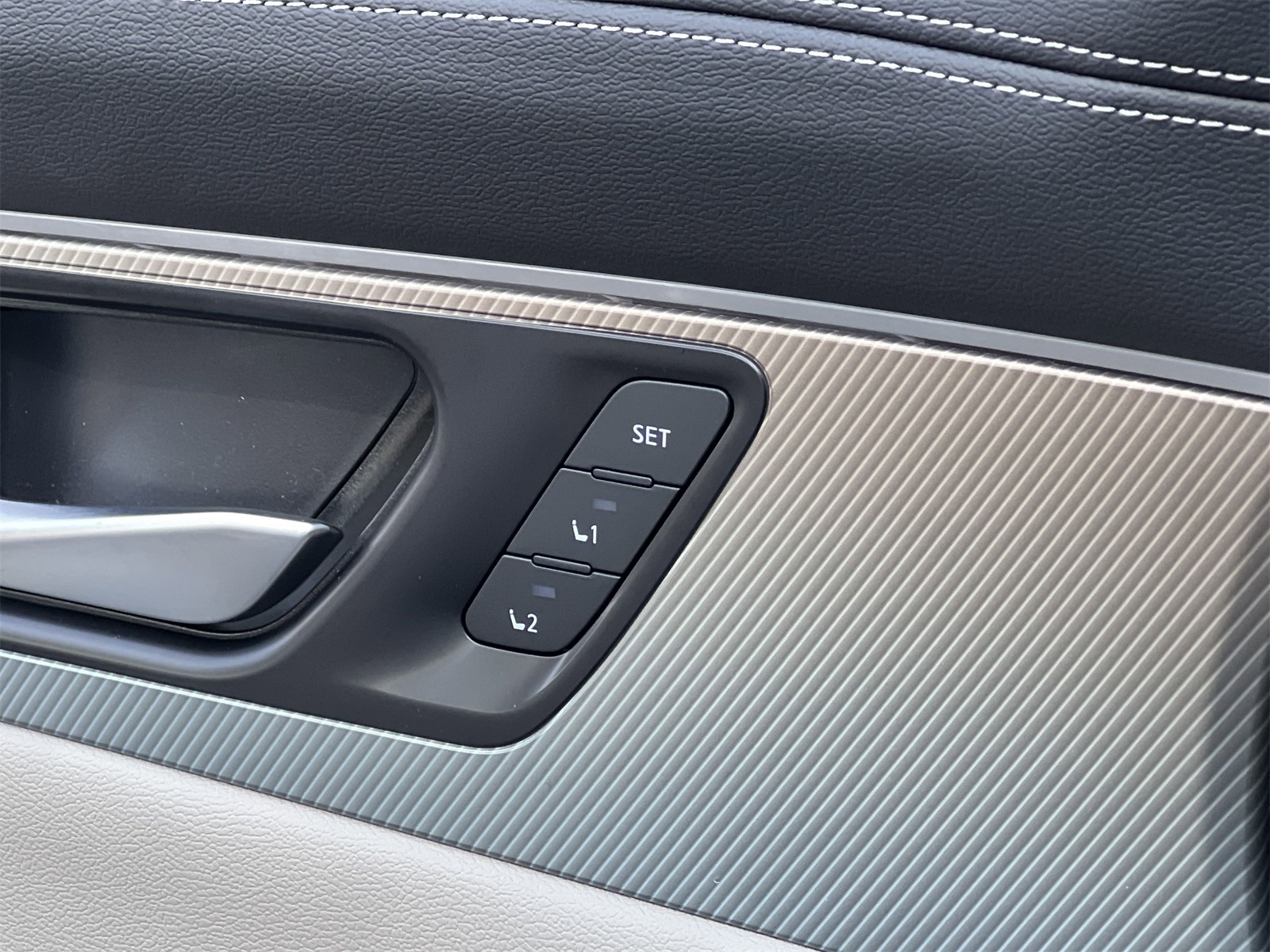2025 Nissan Murano SL photo 18