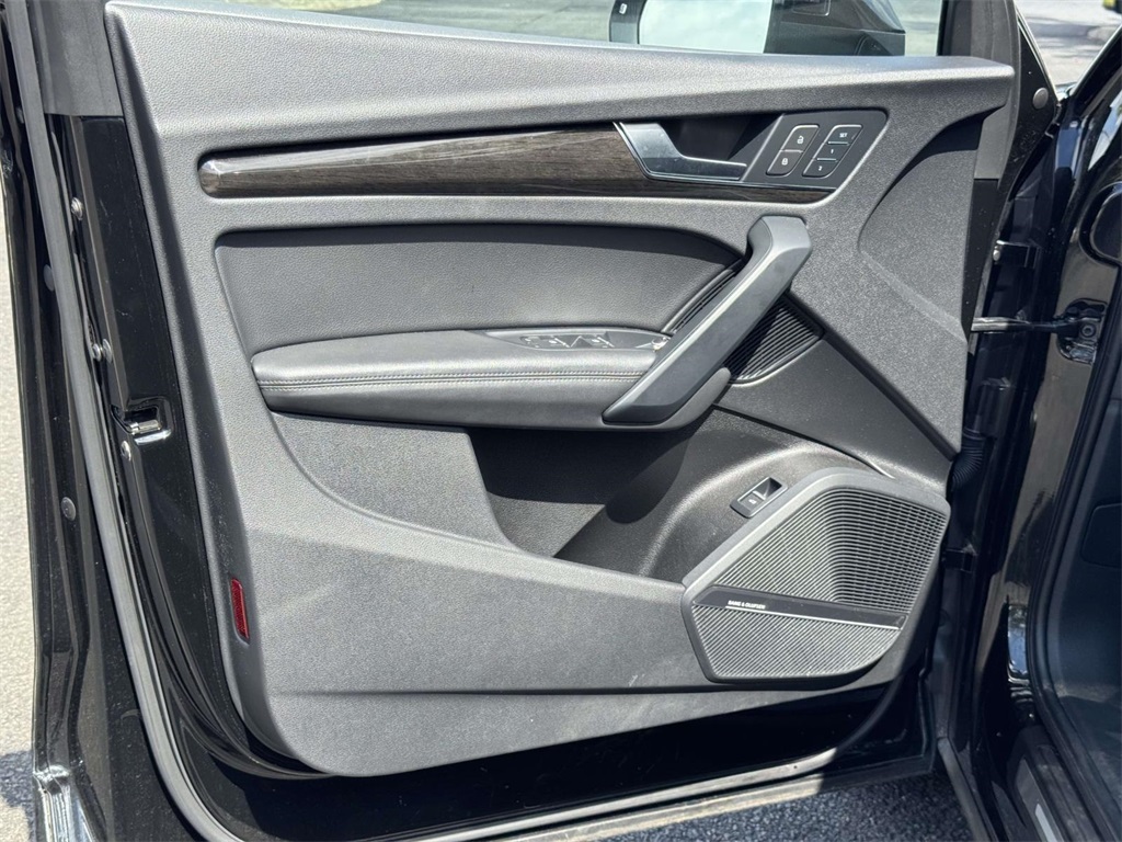 2020 Audi Q5 45 Premium Plus photo 25