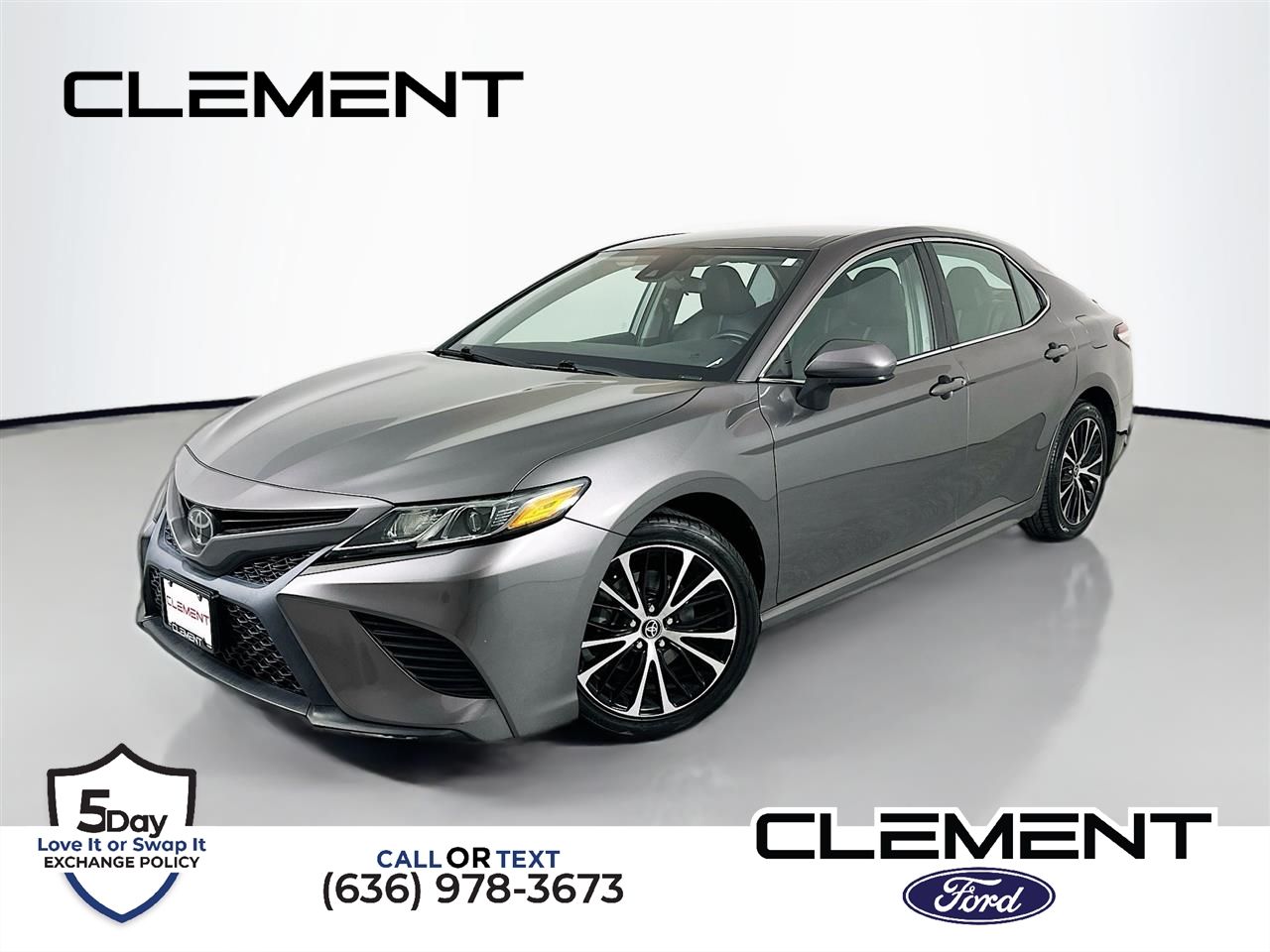 2020 Toyota Camry SE's photo