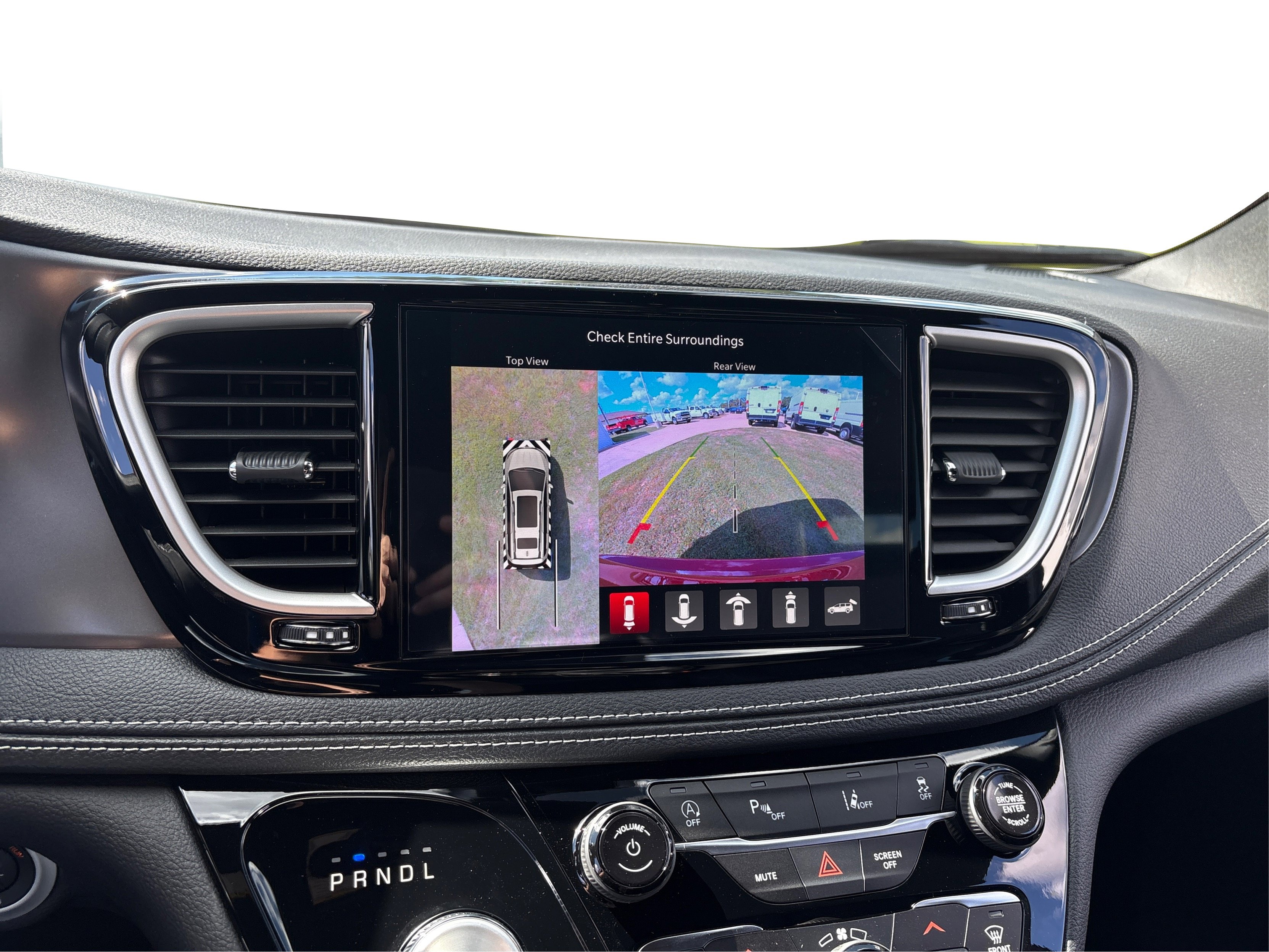 2026 Chrysler Pacifica photo 23