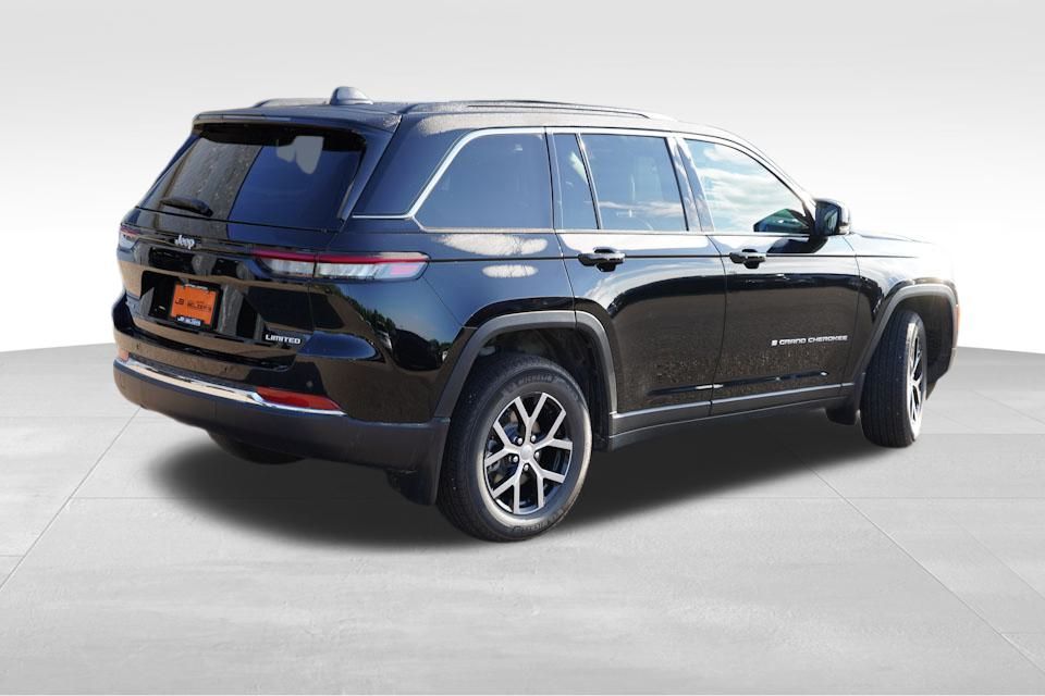 2025 Jeep Grand Cherokee Limited photo 3