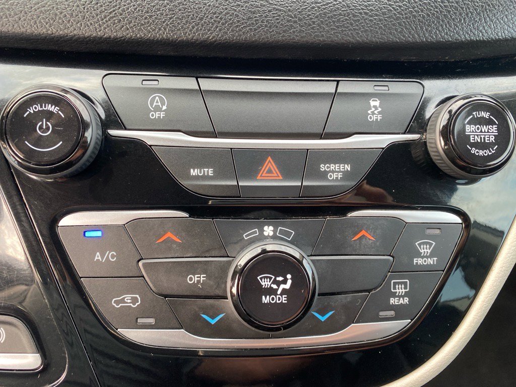 2021 Chrysler Voyager LXi photo 13
