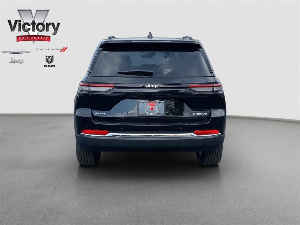 2025 Jeep Grand Cherokee Laredo photo 3
