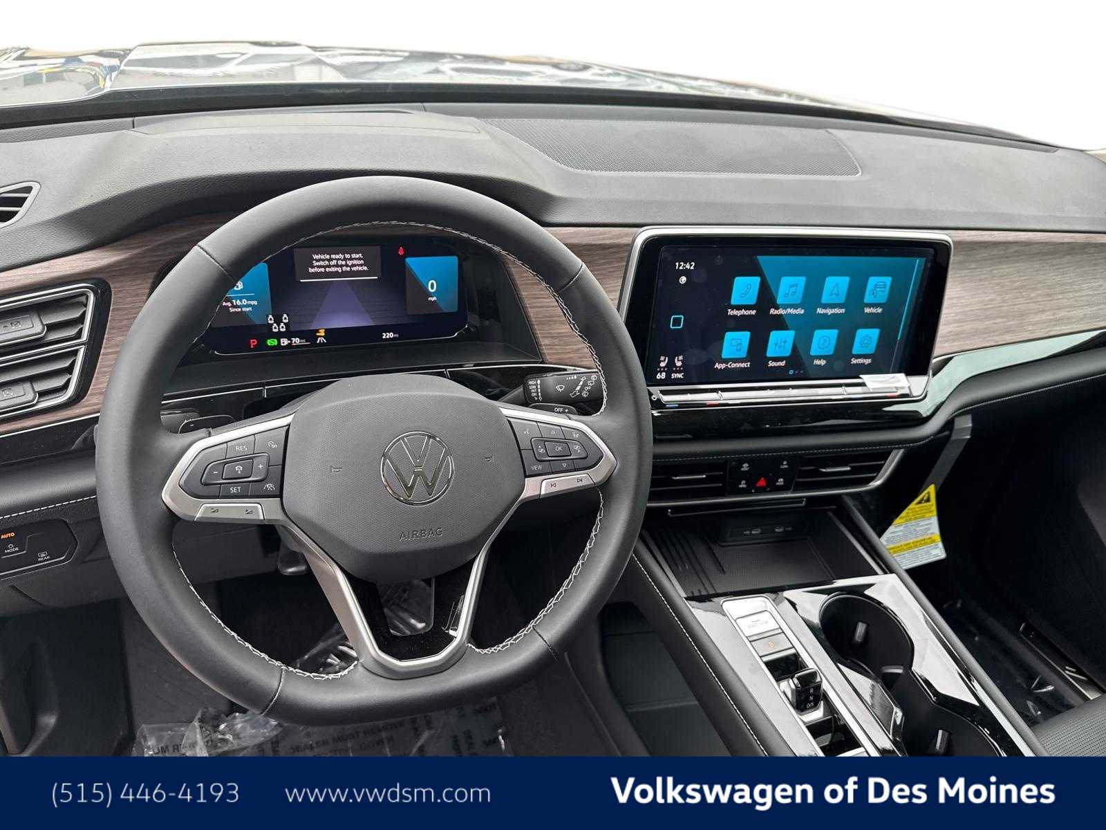 2025 Volkswagen Atlas SEL photo 2