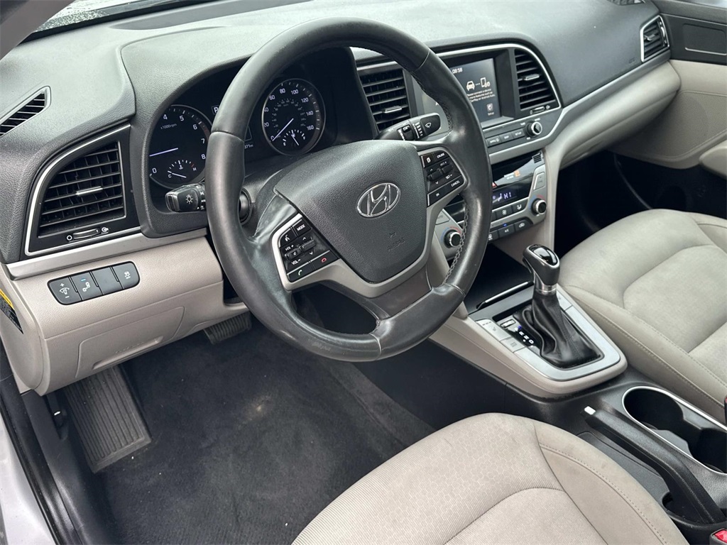 2017 Hyundai Elantra SE photo 2
