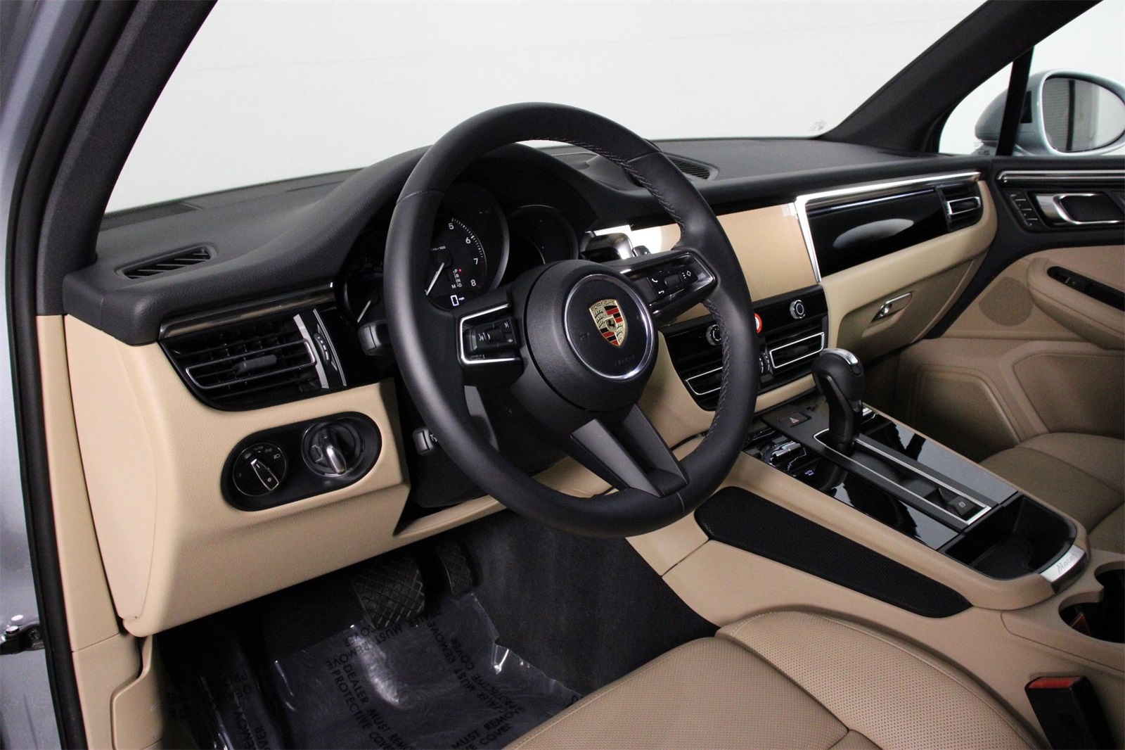 2025 Porsche Macan photo 4