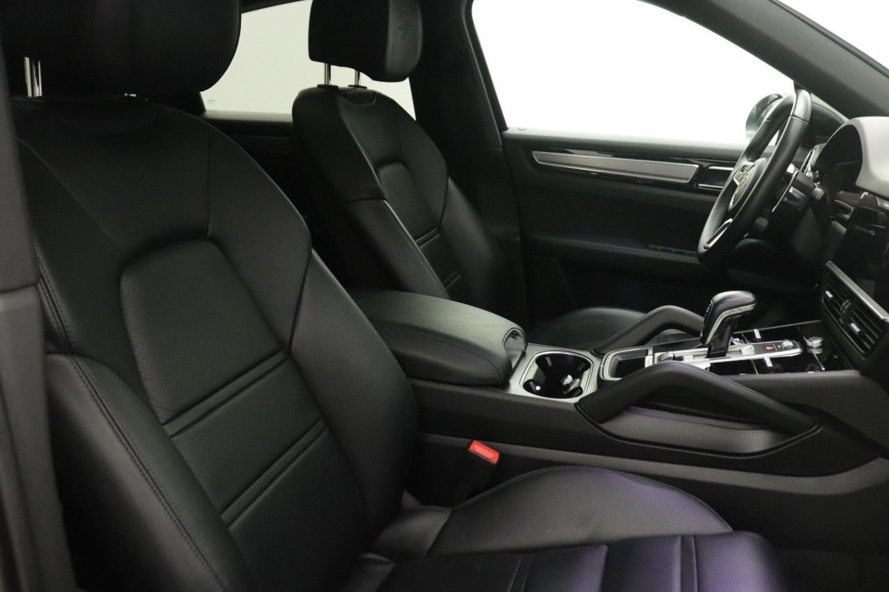 2022 Porsche Cayenne Coupe Base photo 24