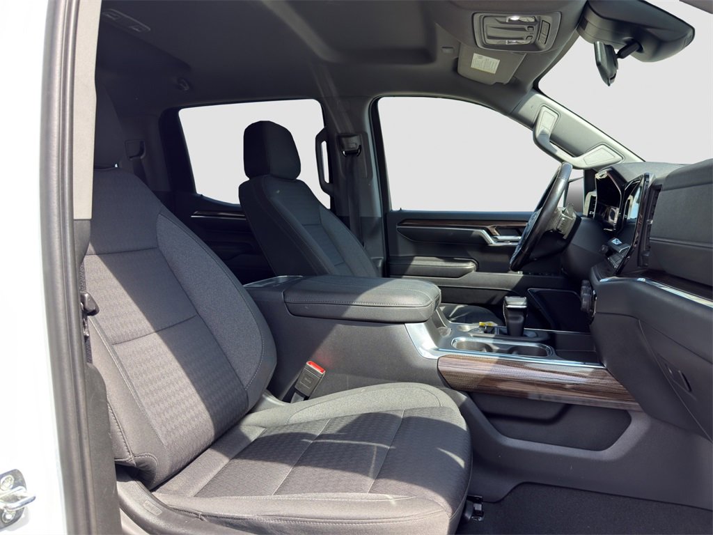 2023 Chevrolet Silverado RST photo 22